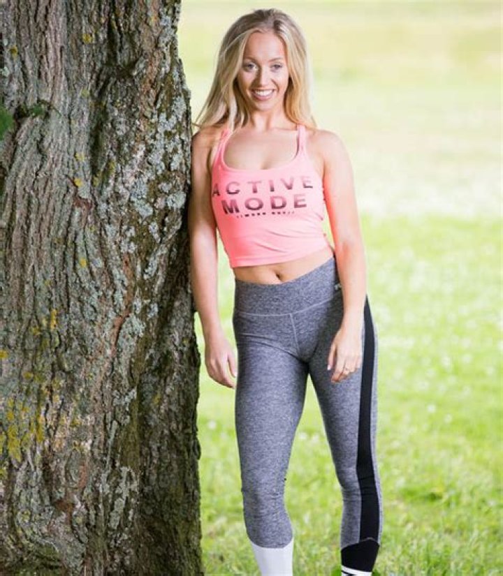Elle Darby, inspiring teen who went from a size 14 to a superfit model