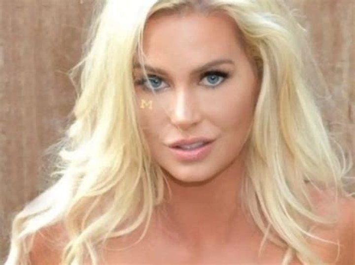 Elle Johnson Bio, Husband, Wiki, Facts About The Instagram Model