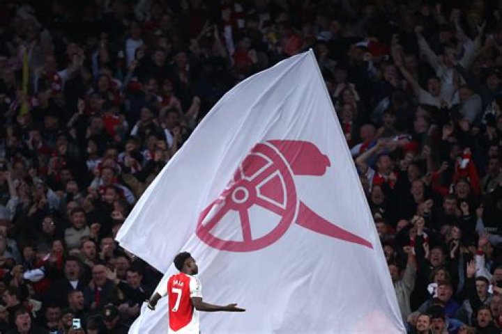 Emiliano Martínez Wife Arsenal Legend Ian Wright Says He Was