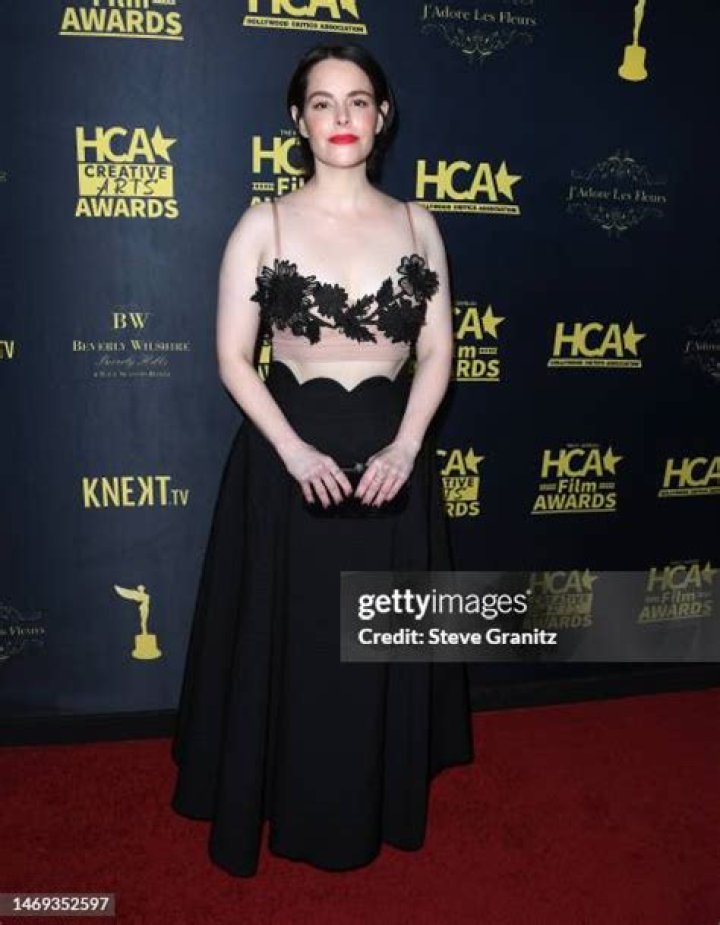 Emily Hampshire of 'Schitt's Creek' Set For 'DDay' Rrated Movie