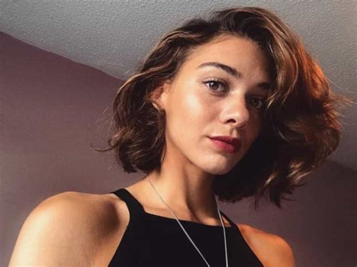 Emma Appleton Wiki, Height, Weight, Age, Boyfriend, Family, Biography