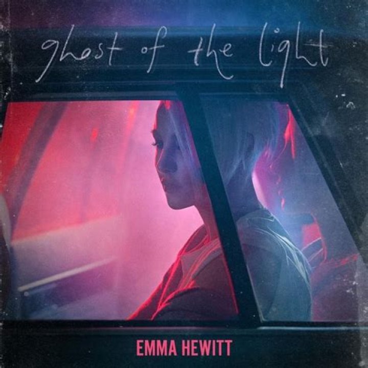 Emma Hewitt Bio, Age, Single, Nationality, Facts, Net Worth