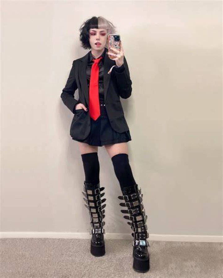 Emma Langevin Cosplay, Fine Men, Makeup Inspo, Pretty Hairstyles