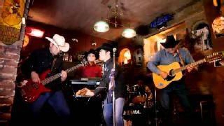 En La Barra - Coyote Country Music - country music songs about mexico