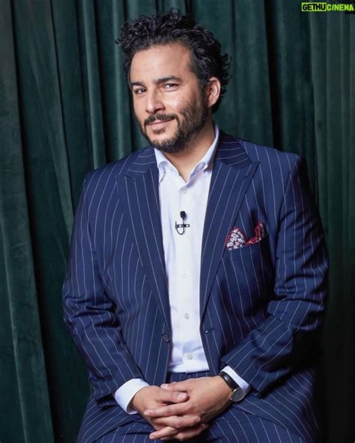 Ennis Esmer Movies, Age, Photos, Family, Wife, Height, Birthday
