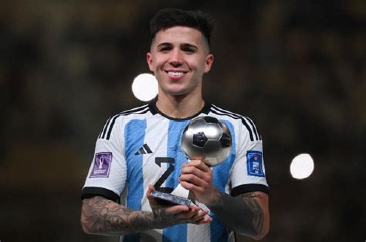 Enzo Fern&aacute;ndez, el mejor jugador joven del Mundial Corta