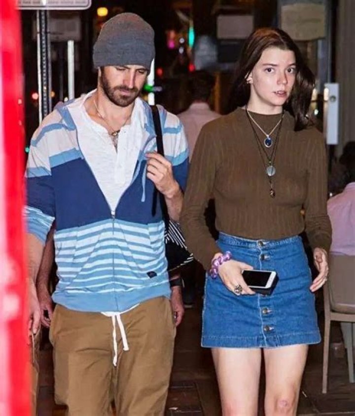 Eoin Macken Relationship Status With Wife ToBe, Did He Get Married?