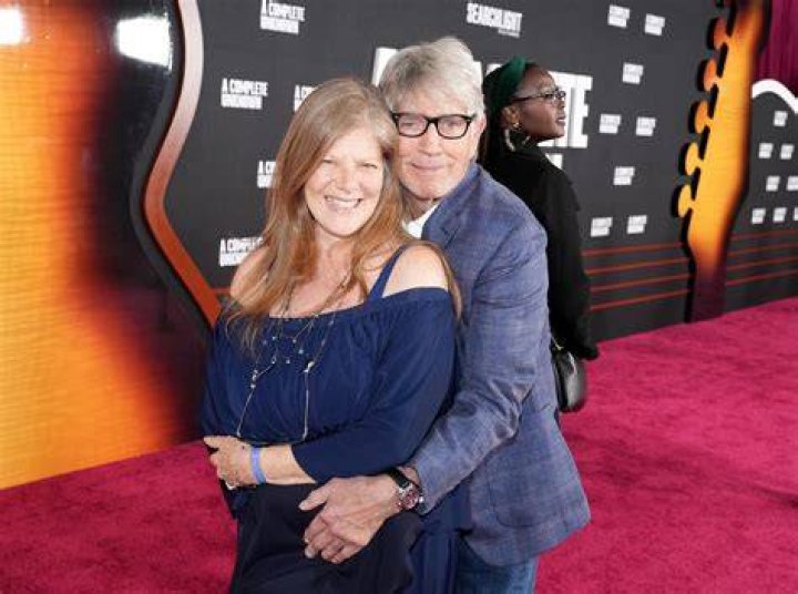 Eric Roberts Would Love Julia Roberts to Play His Sister in Movie