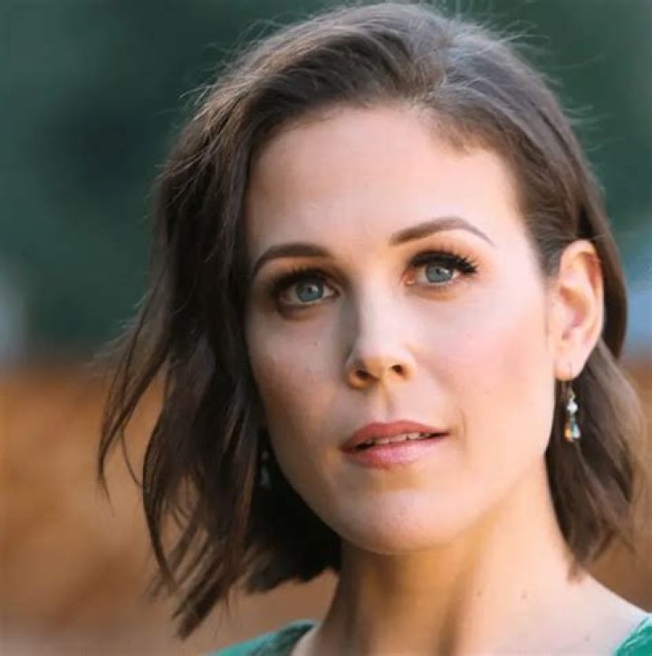 Erin Krakow Wiki, Bio, Age, Career, Family, Height, Net Worth