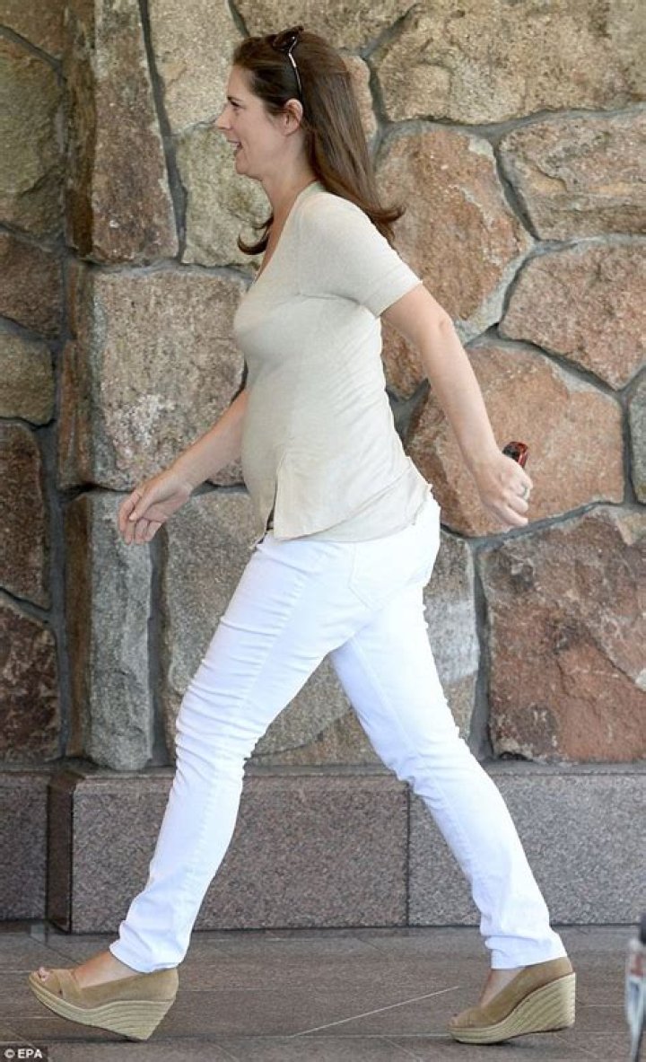 Erin Pregnant CNN Host Expecting First Child HuffPost