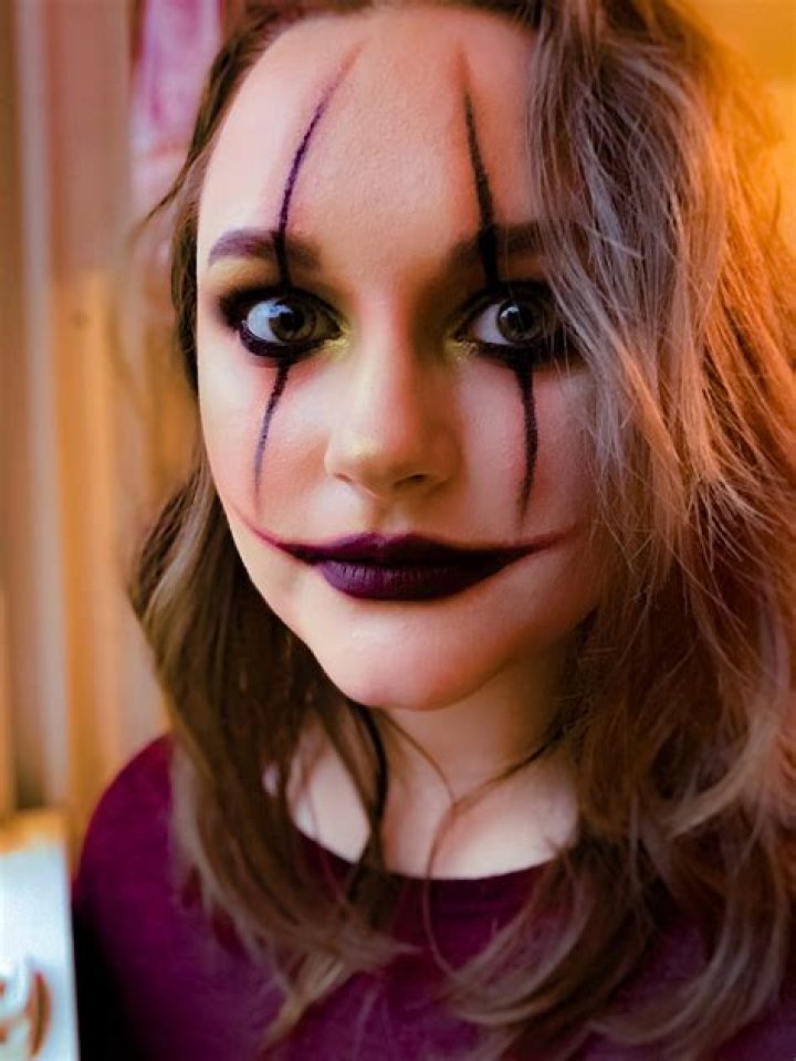 Esskayuwu⛩️🖤 Halloween face makeup, Face makeup, Women