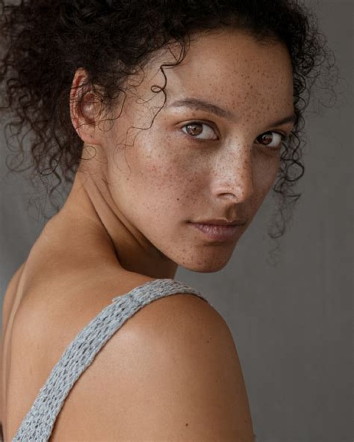 Established Models Mecia Simson