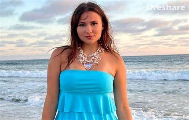 Ester Dobrik Biography, Age, Net Worth, Height, Boyfriend, Family