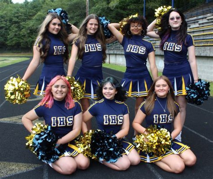 Esther Thomas of Ilwaco, high school jazz band, dies at the age of 16