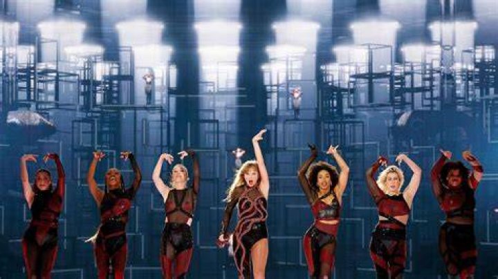 Even Taylor Swift Thought It Was Funny That She Had to Run Offstage