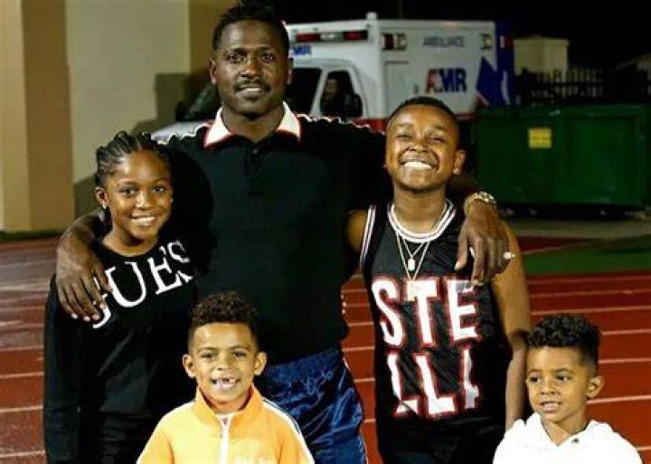 Everything about Antonio Brown&rsquo;s Children and Baby Mamas