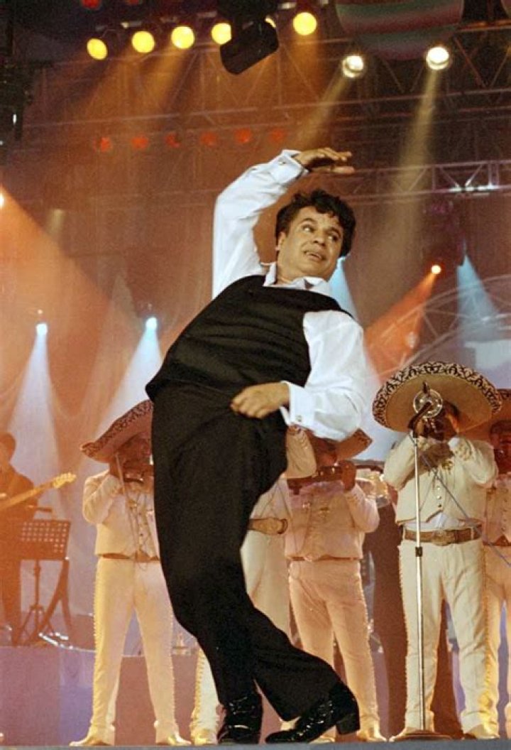 Ex mánager de Juan Gabriel ¿confiesa que fue amante del cantante? (FOTO