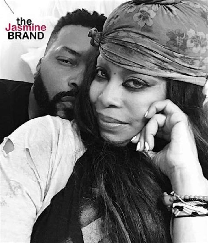 (EXCLUSIVE) Details On Erykah Badu's Mystery Boyfriend, Carl Jones
