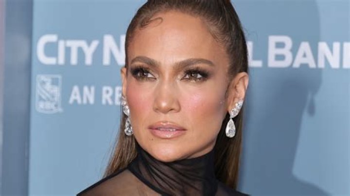 EXCLUSIVE Glowing Jennifer Lopez CONFIRMS pregnant after performance