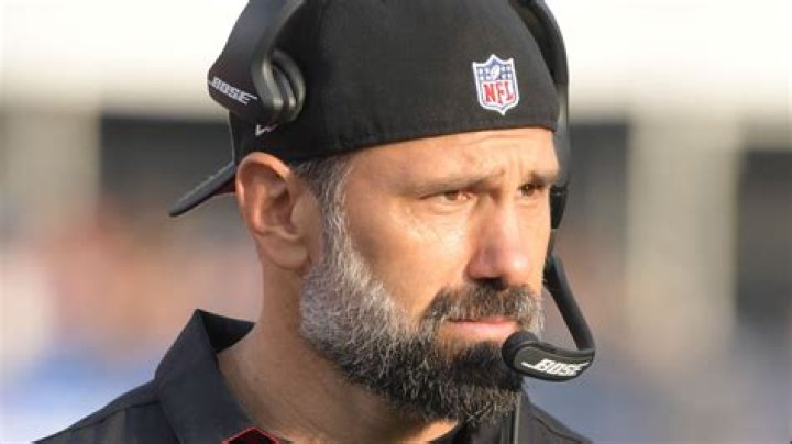 Falcons LBs coach Jeff Ulbrich wants his players to be close on and off