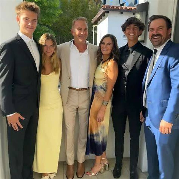 Family of Actor Kevin Costner Wife, 7 Kids, Brothers, Parents BHW