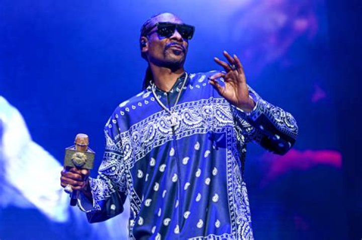 Fans Claim Snoop Dogg & Wife Shante Are Not in Good Terms after