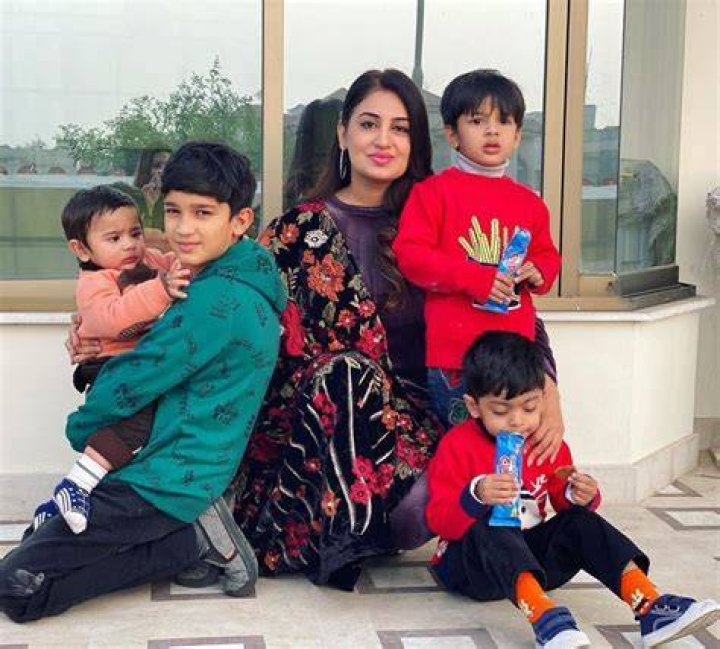 Farah Yousaf And Iqrar Ul Hassan Celebrate Their 9th Wedding Anniversary