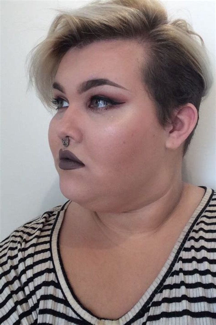 Fatbabe, pixie cut, makeup, colour pop, double chin, plus size