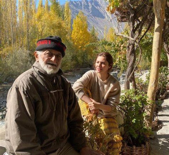 Father of Mahira Khan How Nice personality he is? Mahira Khan