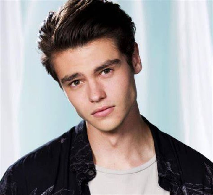 Felix Mallard Wiki, Biography, Age, Career, Songs, Girlfriend, Images