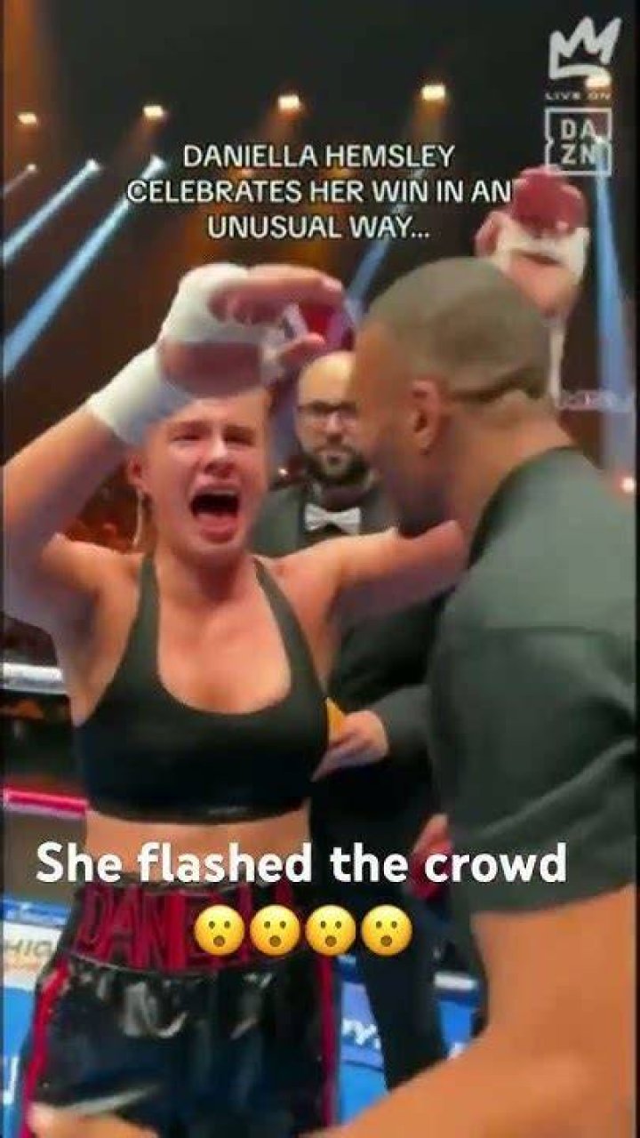 Female MMA Fighter Flashes Crowd After Knockout Win 98.7 The Gator