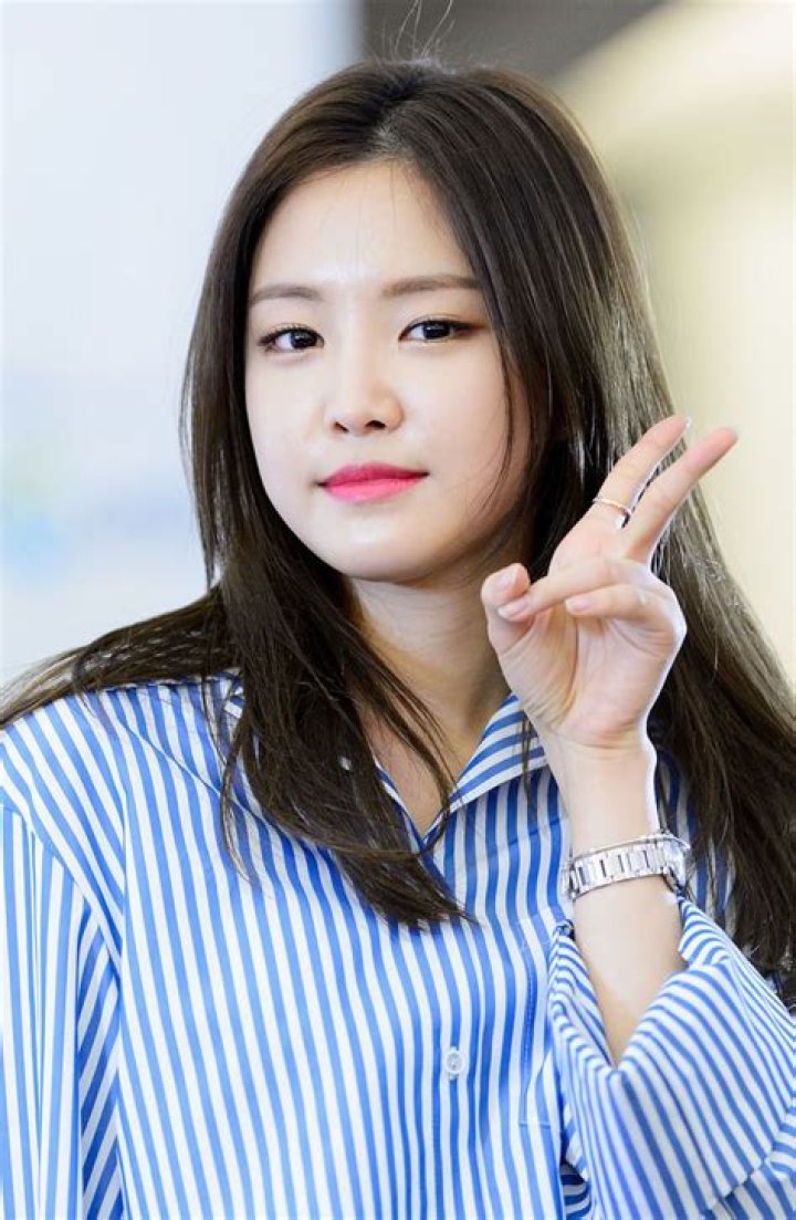 FileSon Naeun at Duoback fansigning event, 5 March 2016 04.jpg