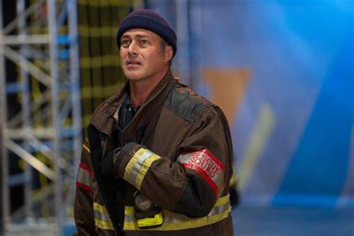 Fire fire fire!!! Taylor kinney chicago fire, Chicago fire, Taylor kinney