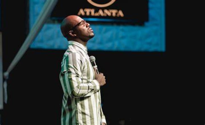 First Black pastor of Hillsong parts ways — EEW Magazine