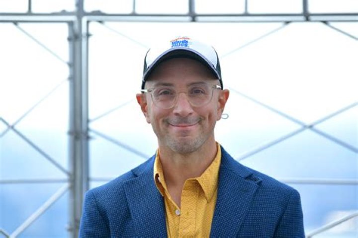 Flashback That Time Steve Burns From &lsquo;Blue&rsquo;s Clues&rsquo; Cut an Indie Rock