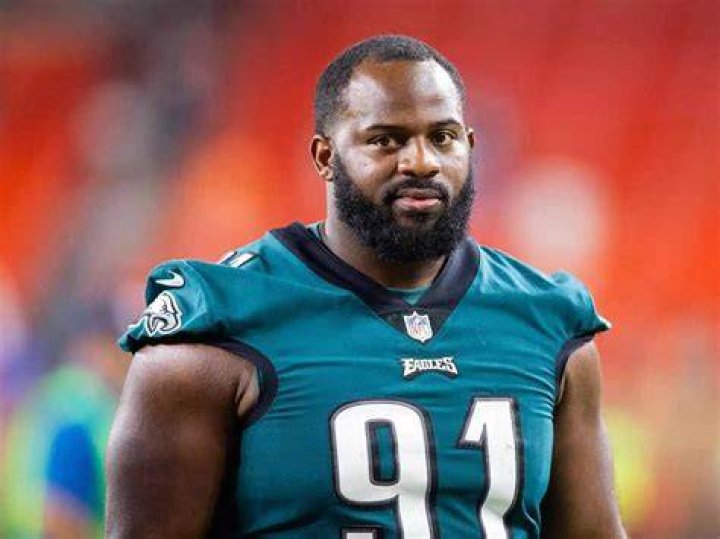 Fletcher Cox's girlfriend reacts to being named 'hottest Eagles WAG'
