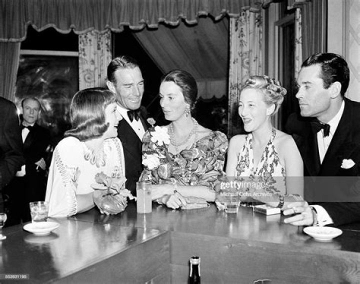 Fonda Muses, Muses Frances ford seymour, Pregnant celebrities