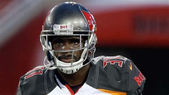 Former Gators DB Major Wright Helps Others Obstacles In New