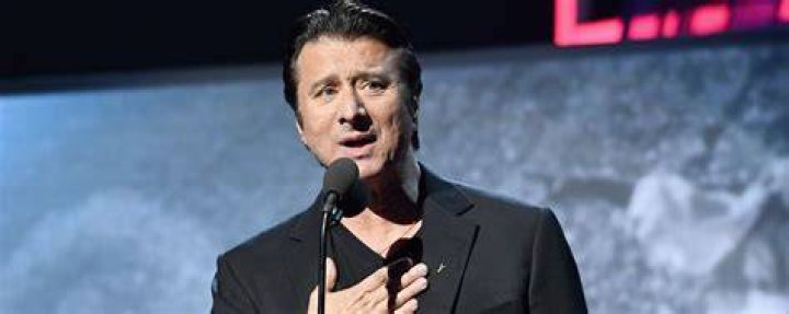 Former Journey Singer Steve Perry Sings Live for the First Time in