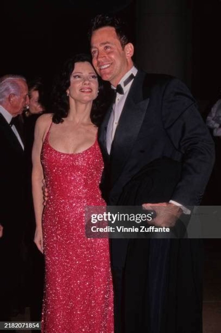 Fran Drescher and Peter Marc Jacobson kiss goodbye after shopping in