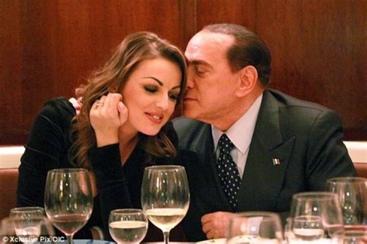 francesca-pascale-eta-altezza-peso-biografia-2020-ex-fidanzata-berlusconi.pg Francesca Pascale Fidanzata (Engaged): Wikipedia And Eta