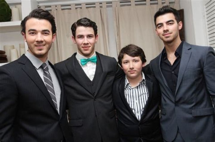 Frankie Jonas talks addiction, suicidal thoughts