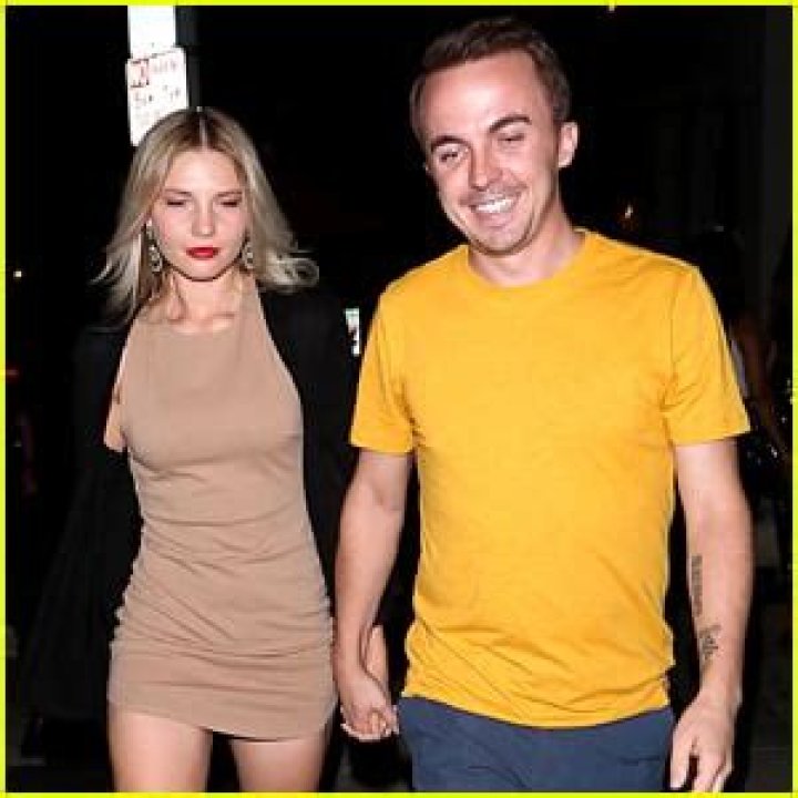 Frankie Muniz Looks So Happy with Girlfriend Paige Price! Photo