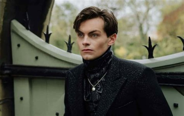 Freddy Carter Age, Net Worth, Family, Wife, Height and Movies