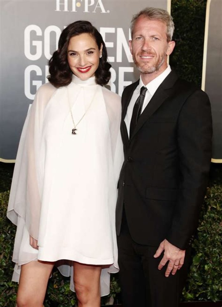 Gal Gadot and Her Husband at the 2018 Golden Globe Awards POPSUGAR