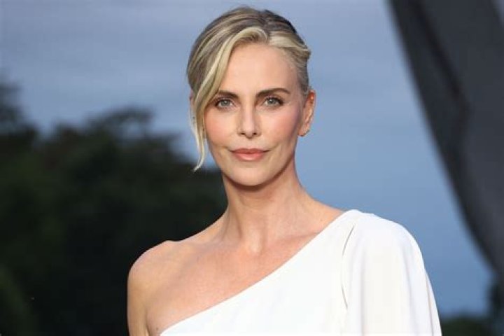 Game of the Throne Charlize Theron, Amy Schumer, Emilia Clarke and