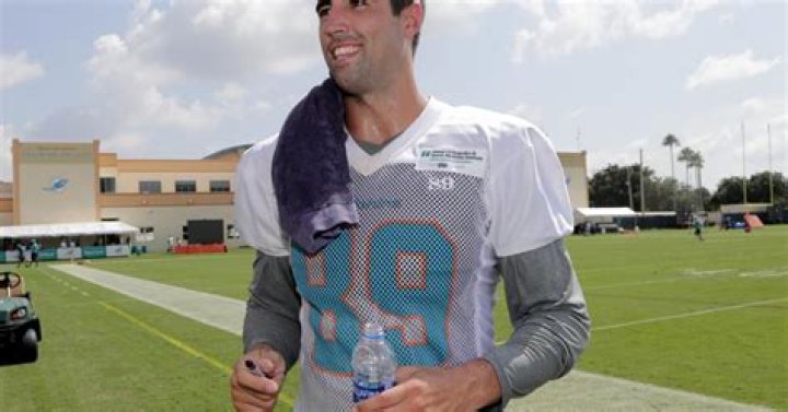 Gavin Escobar, former NFL player, killed while rock climbing Los