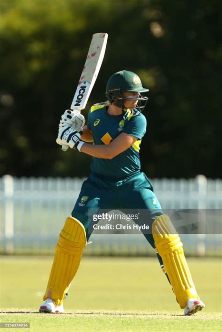 Gay Australian cricketers Delissa Kimmince and Laura Harris get married