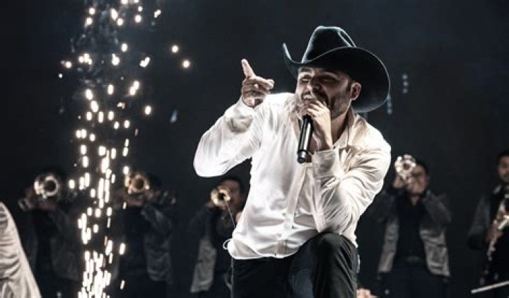 Gerardo Ortiz celebra diez años de carrera con su disco "Décimo