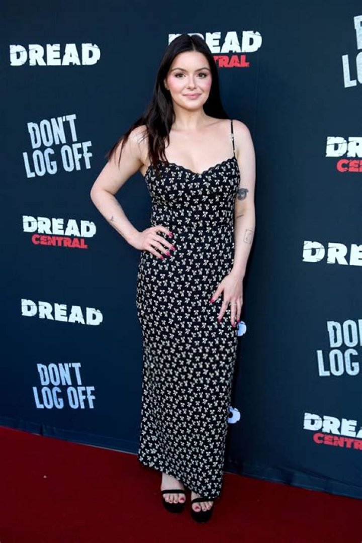 Get Ariel Winter Recent Photos Gif